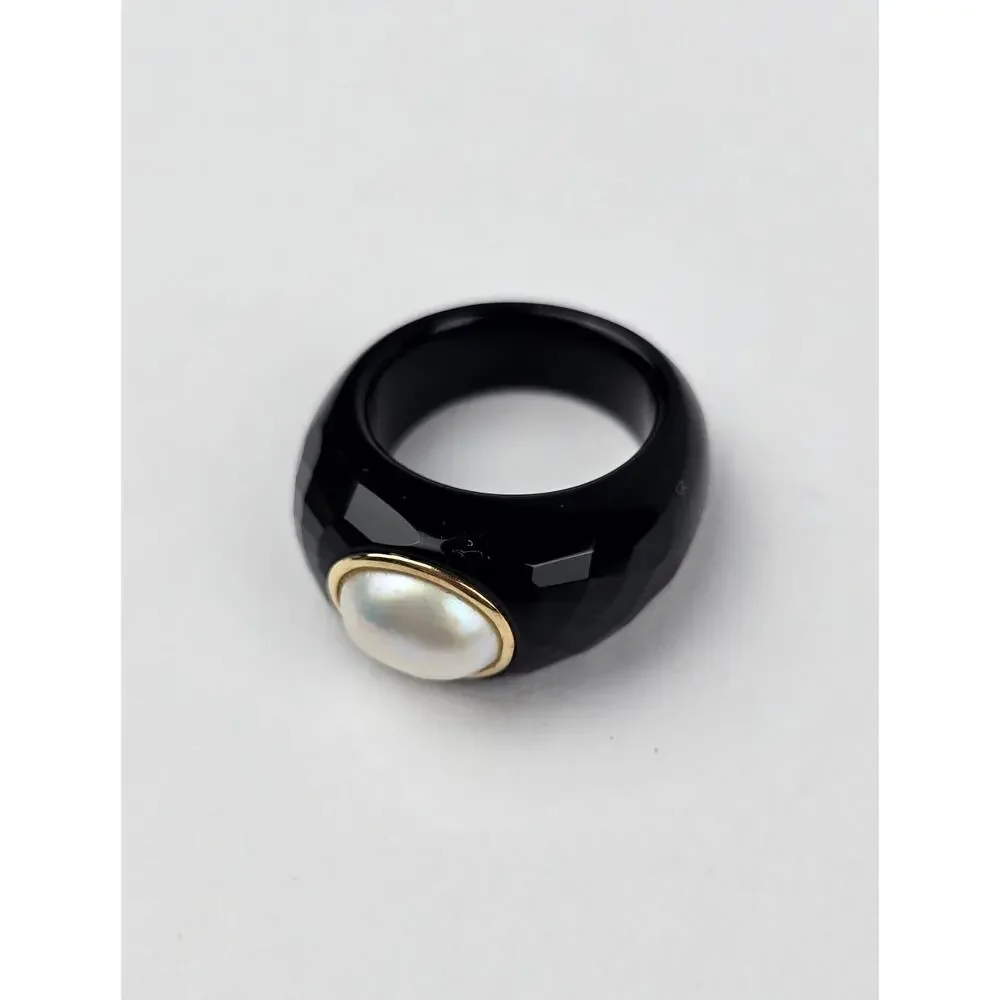 Round Cultured Freshwater Pearl On Black Jade w/ 10k Yellow Gold Ring Size 7.5